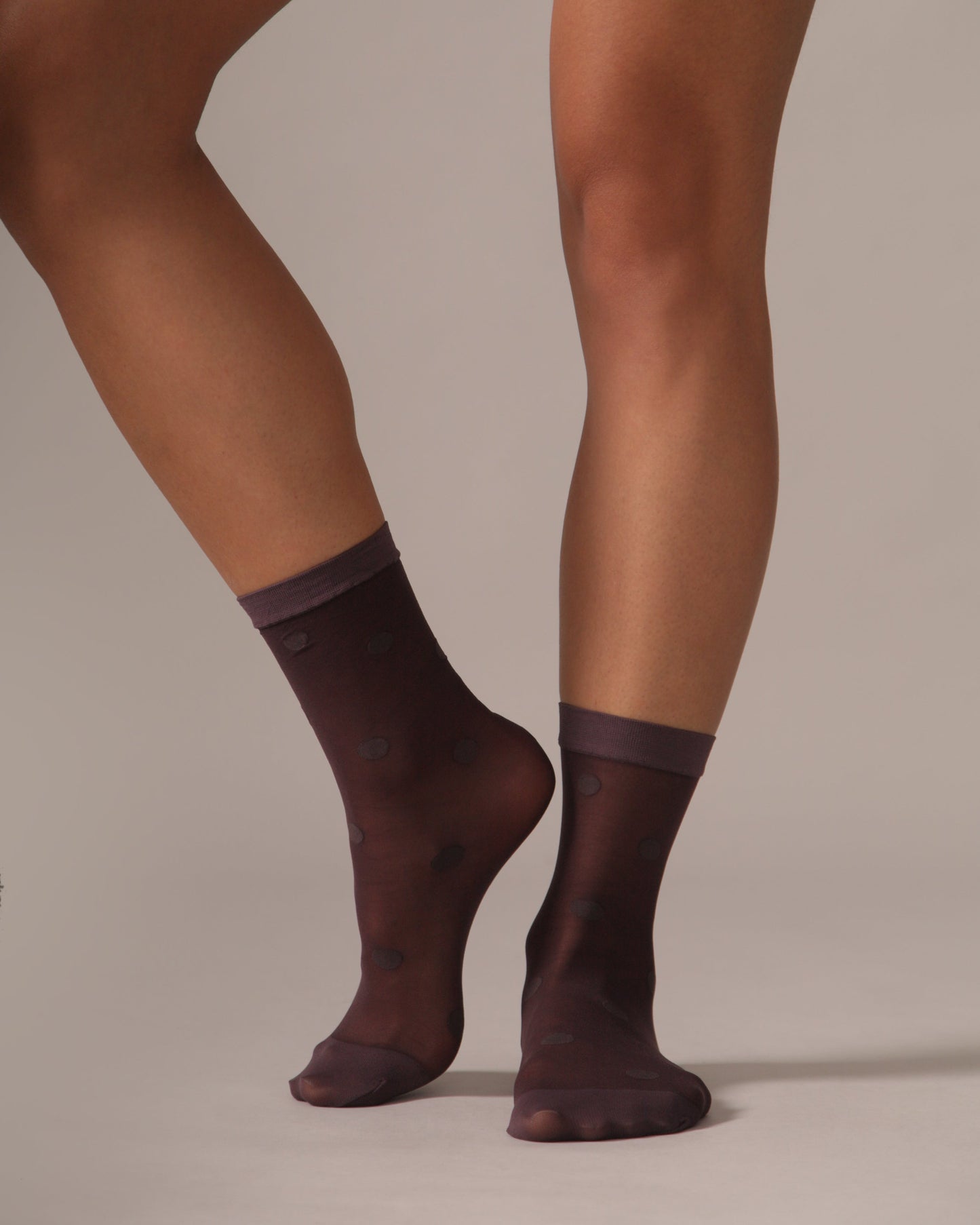 Chaussettes diaphanes méga pois - Prune