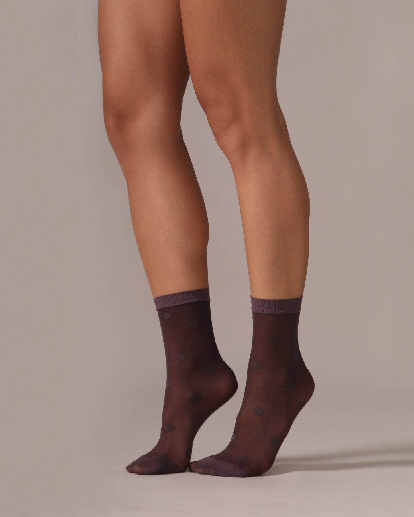 Chaussettes diaphanes méga pois - Prune
