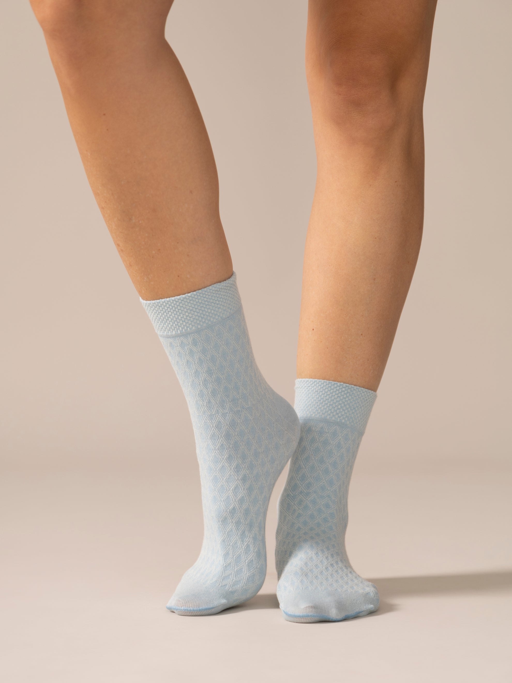 Chaussettes légères diamants en Bleu poudre